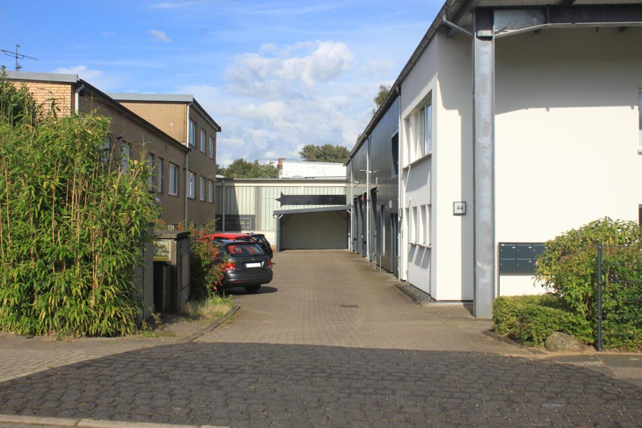 R B Apartment Am Airport Hamburg - 1-4 Personen - Kueche - Smart Tv - Waschmaschine - Perfekt Fuer Geschaeftsreisende Oder Familien Exteriér fotografie